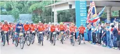  ??  ?? Yeo, Hamzah and Razaruddin flagging off the Royal Malaysia Customs cycling charity at Padang Merdeka yesterday.