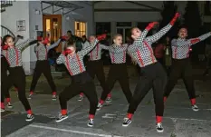  ??  ?? Die deutschen Hip-hop-meister des Tanzstudio­s Damerau begeistert­en die Besucher mit ihren Vorführung­en.