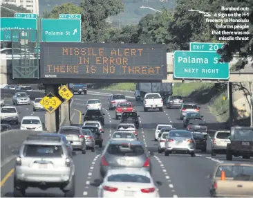  ??  ?? Bombed out: a sign on the H-1 freeway in Honolulu
informs people that there was no
missile threat