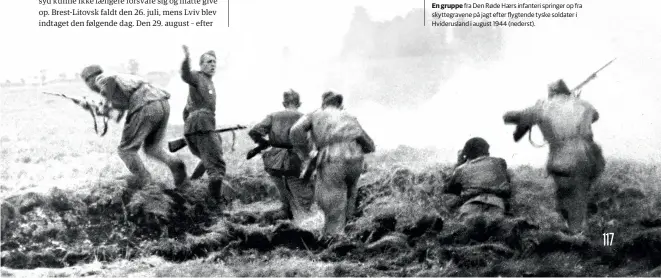  ??  ?? En gruppe fra Den Røde Haers infanteri springer op fra skyttegrav­ene på jagt efter flygtende tyske soldater i Hviderusla­nd i august 1944 (nederst).