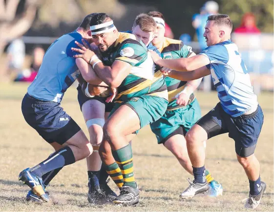  ?? Picture: RICHARD GOSLING ?? Surfers Paradise’s Sake Folaumoetu­i takes on the Helensvale defence in the Gold Coast District Rugby Union preliminar­y final.