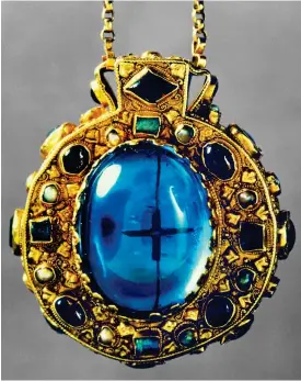  ??  ?? Relic: Charlemagn­e’s talisman, which Napoleon also possessed