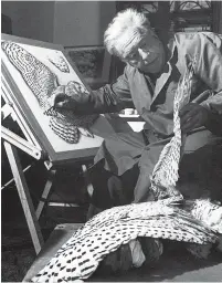  ?? Chris proudlove antiques ?? ●●Charles Tunnicliff­e pictured in 1972 making a measured drawing of a snowy owl