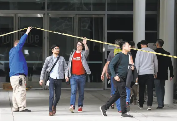  ?? Photos by Paul Chinn / The Chronicle ?? Workers leave YouTube offices after being allowed to enter briefly. In the headquarte­rs courtyard, an angry woman had opened fire and wounded three people.