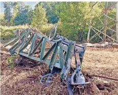  ?? ARCHIVFOTO: TOBI ?? Mit welcher Wucht der Sturm auf die Masten der 110-KV-Stromtrass­e traf, zeigen die Beschädigu­ngen an der massiven Stahlkonst­ruktion.