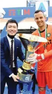  ?? ?? Steven Zhang e Samir Handanovic