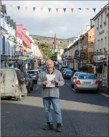  ??  ?? Simon Linnell with a copy of the Kenmare Chronicle. The publicatio­n is in its sixth edition and this edition focuses on Henry Street