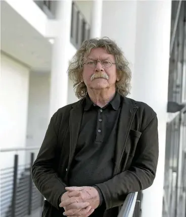  ?? FOTO: LUTZ EDELHOFF ?? Wolfgang Beese geht seit seinem dreizehnte­n Lebensjahr ins Erfurter Theater. Der lokale Kulturpoli­tiker saß bereits 1994 bis 2004 im Stadtrat, dem er seit 2009 erneut angehört.