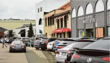  ?? Brian A. Pounds/Hearst Connecticu­t Media ?? Cars navigate the full parking area at Parker Harding Plaza in Westport on June 17.