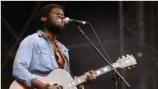  ?? JIM ROSS/INVISION/THE ASSOCIATED PRESS FILE ?? British singer Michael Kiwanuka’s sophomore album, Love & Hate, hit the top of the U.K. charts his month.