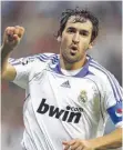  ?? FOTO: DPA ?? Typische Jubelpose: Raúl Gonzalez vor acht Jahren im Trikot von Real Madrid.