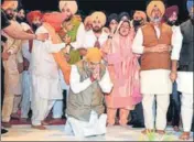  ?? PTI ?? Union home minister Amit Shah offering prayers during the inaugurati­on of a programme to mark the 400th Parkash Purb of Guru Teg Bahadur, at Red Fort in New Delhi on Wednesday.