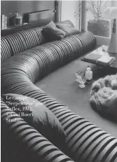  ??  ?? Le canapé “Serpentone” pour Arf lex, 1971. ©Cini Boeri Studio.