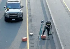  ?? JULIE JOCSAK/POSTMEDIA NEWS ?? Fourth Ave and the south bound lane of the 406 at the Fourth Avenue exit was closed to traffic while OPP investigat­ed Thursday.