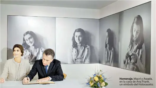  ?? AP ?? Homenaje. Macri y Awada, en la casa de Ana Frank, un símbolo del Holocausto.