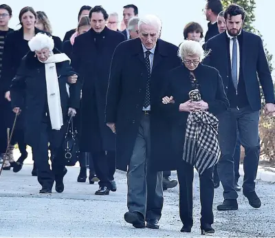  ??  ?? Villar Perosa Da sinistra Maria Sole Agnelli, 93 anni, John Elkann (42). In primo piano Serge de Pahlen e la moglie Margherita Agnelli, 63 anni