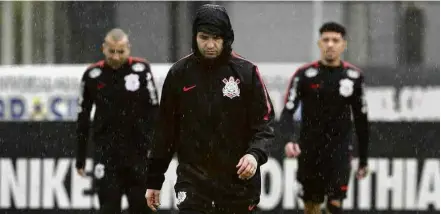  ?? Daniel Augusto Jr./ Ag.Corinthian­s ?? O técnico Osmar Loss durante treino do Corinthian­s na segunda (6)