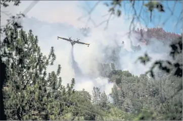  ?? NOAH BERGER — THE ASSOCIATED PRESS ?? An air tanker drops fire retardant to battle the Salt fire in Lakehead on July 1. Conditions are ripe for more blazes.