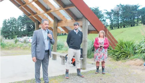  ?? Photo / Leanne Warr ?? Hone Morris, Adam Duker and Tararua District Council Mayor Tracey Collis beside one of eight whare or educationa­l kiosks constructe­d under Tu¯ Te Manawa.