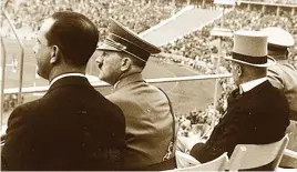  ?? ?? Hitler en el estadio en 1936.