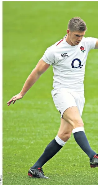  ??  ?? Practice makes perfect: Owen Farrell works on his kicking during training