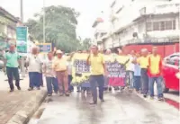  ??  ?? DEMONSTRAS­I aman GTSL melibatkan GTSL Cawangan Tawau di Bandar Tawau dilakukan serentak dengan langkah GTSM di seluruh negara.