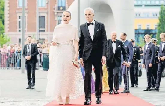  ?? d&bC( cC)*C+, +&-).( l &/t ?? La princesa Íngrid Alexandra de Noruega, ahiral vespre a Oslo, amb el primer ministre noruec, Jonas Gahr Stoere
