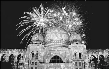  ??  ?? Digital firework display at Dataran Putrajaya in Precinct 3 in conjunctio­n with Festival of Light and Motion Putrajaya. — Bernama photo