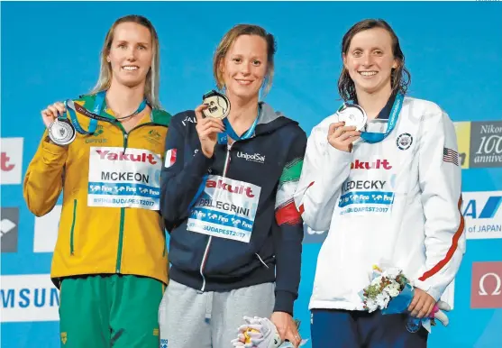  ??  ?? El podio en los 200 libres: Emma McKeon (i), Federica Pellegrini, y Katie Ledecky (d)