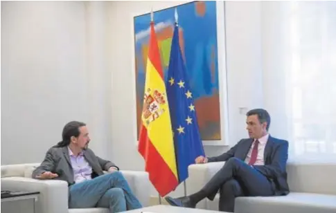  ?? ÁNGEL DE ANTONIO ?? Pedro Sánchez y Pablo Iglesias, durante una reunión en el Palacio de la Moncloa