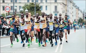  ?? NN RUNNING TEAM ?? Kanworor. en el centro de la imagen, tras las liebres en Copenhague