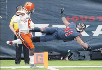  ?? BOB LEVEY GETTY IMAGES ?? Zach Cunningham (41) of the Texans intercepts QB Baker Mayfield of the Cleveland Browns for a touchdown in the second quarter in Houston on Sunday. The Texans intercepte­d Mayfield three times in a 29-13 Houston victory, improving their record to 9-3 on the season. For complete NFL coverage, see thespec.com.