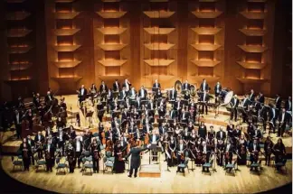  ??  ?? L’orchestre national de Lyon est reconnu pour la qualité très française de sa sonorité.