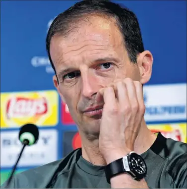  ??  ?? ATENTO. Allegri atendió a las preguntas de la Prensa dentro del ‘Media Day’ organizado por la Juventus.