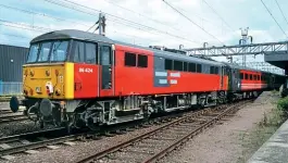  ??  ?? Right: Class 86/4 locomotive­s were in operationa­l in RES livery in 2002 and were used to supplement the Virgins Trains fleet. No. 86424 was photograph­ed at Nuneaton on June 29, 2002 on the rear of a Wolverhamp­ton-London Euston service which had been diverted via Water Orton due to line upgrading in the Coventry area. The locomotive survives today as part of the Floyd ZRt fleet after being withdrawn by EWS in December 2002. It was repaired for service in Hungary in 2012.