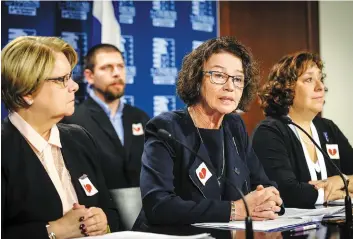  ?? PHOTO SIMON CLARK ?? Louise Chabot (CSQ), Claire Montour (FSQ-CSQ) et Lise Lapointe (AREQ-CSQ), lors d’une conférence de presse, hier, au parlement de Québec.