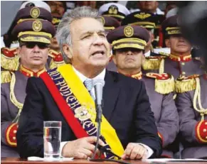  ??  ?? CEREMONIA. Ayer se renovó oficialmen­te la cúpula militar con la presencia de Lenín Moreno y de más funcionari­os públicos.