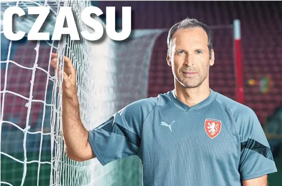  ?? ?? Dziś Petr Čech pisze doktorat, kończy wyrabiać licencję trenerską i współpracu­je z UEFA oraz czeską federacją piłkarską.