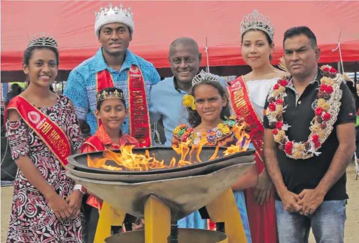  ?? Photo: Simione Haravanua ?? Reigning Vodafone Fiji Hibiscus Teen Roselyn Sidal (left), King Beniyamino Vakadranu, Committee chairperso­n Hirdesh Prasad, Queen Candace Veramu and Vodafone acting chief marketing officer Shalendra Prasad at the 2018 Vodafone Fiji Hibiscus official opening at Valelevu Ground, Nasinu, on August 11, 2018..