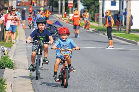  ?? CONTRIBUTE­D ?? Participan­ts of the 14th annual Windsor Kids’ Triathlon worked their hardest — biking, swimming and running towards the finish line on Aug. 12.