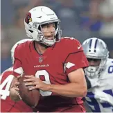  ??  ?? Cardinals quarterbac­k Sam Bradford looks for an open receiver against the Dallas Cowboys Sunday at AT&amp;T Stadium.