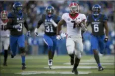  ?? BRYAN WOOLSTON — THE ASSOCIATED PRESS ?? Georgia running back D’Andre Swift runs for a touchdown during the second half a game against Kentucky Saturday.