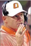  ?? TERRY/ THE OKLAHOMAN] ?? Les Miles, seen during a 2001 home game against Louisiana Tech, went 28-21 in four seasons as Oklahoma State's head football coach. [BRYAN