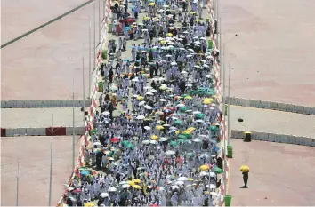  ?? AFP ?? Pilgrims head to take part in the symbolic stoning of the devil at the Jamarat Bridge in Mina, near Makkah, yesterday.