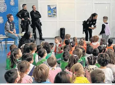  ?? DCA. ?? Visita de la Policía Nacional a la Escuela Infantil Elvira Lindo.