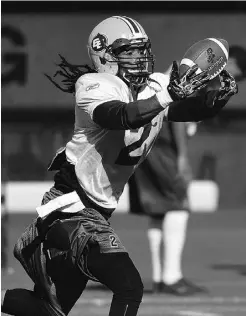  ?? JOHN LUCAS/ EDMONTON JOURNAL FILES ?? Eskimos slotback Fred Stamps hauls in a pass during camp.