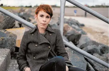  ?? PAULO NUNES DOS SANTOS/THE NEW YORK TIMES ?? Tana French, pictured in Dublin in September, has written aWestern-inflected mystery with her first American protagonis­t and a back story that touches on police violence and systemic racism.