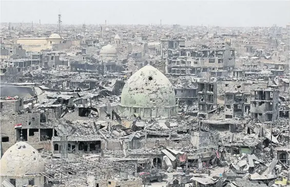  ?? AFP ?? Destrucció­n. Vista general de la ciudad de Mosul, luego del anuncio de la victoria del ejército iraquí sobre el ISIS, el lunes, tras duros combates.