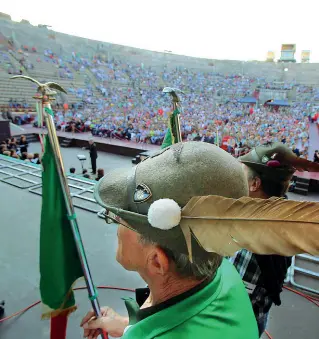  ??  ?? Tre anni fa L’adunata triveneta 2014 a Verona