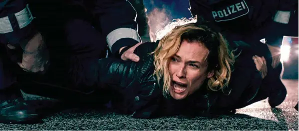  ?? Foto: WarnerBros. Ent. ?? Ist das die Gerechtigk­eit? Katja (Diane Kruger) im Griff der Polizei.